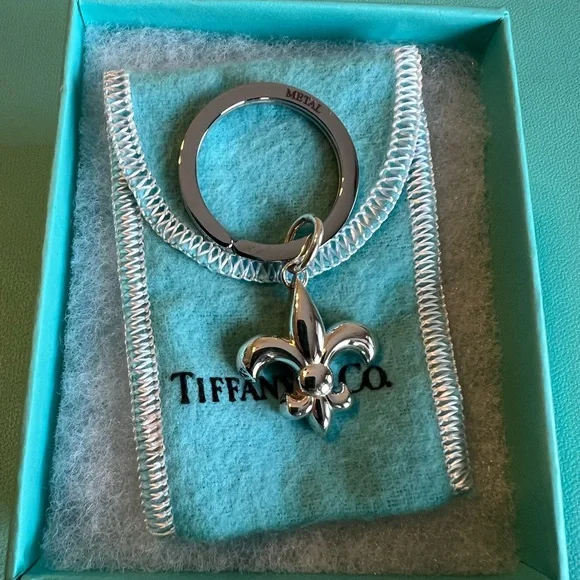 🌸🌸 Authentic Tiffany & Co. RARE Fleur De Lis Keyring - Picture 1 of 10